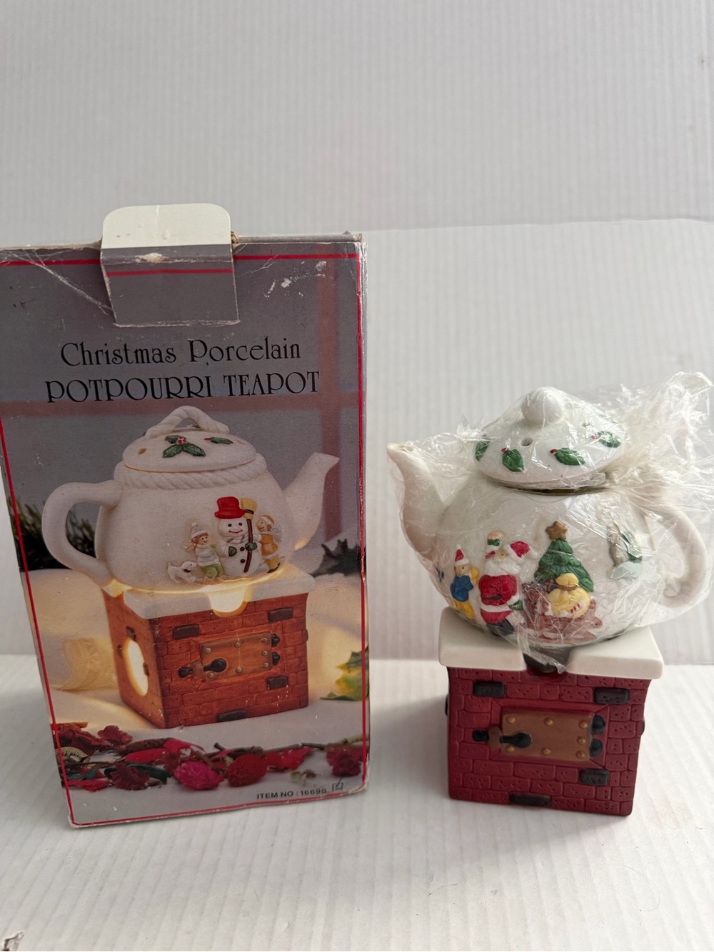 Vintage ABC Distributing Inc Christmas Potpourri Teapot Warmer